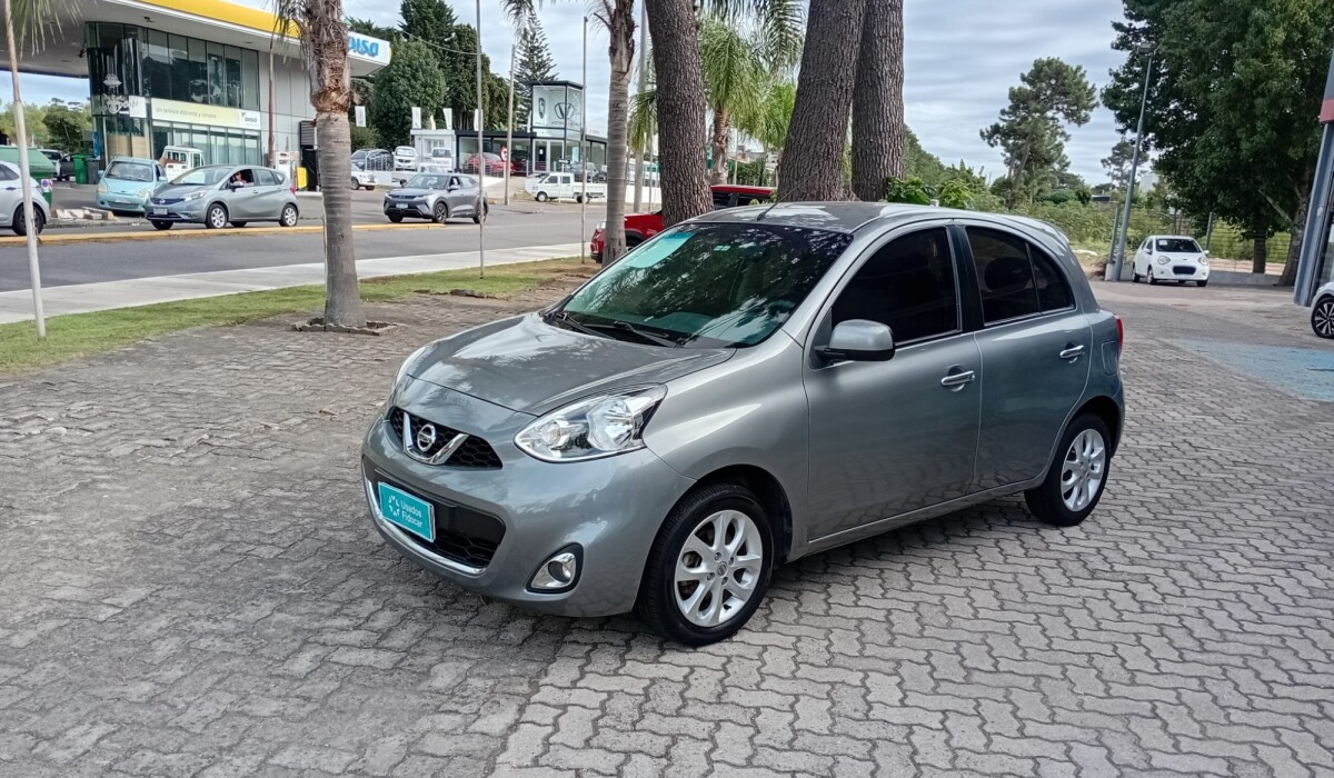 Nissan March Extra Full 1.6 - 2015 Nissan March Extra Full 1.6 - 2015