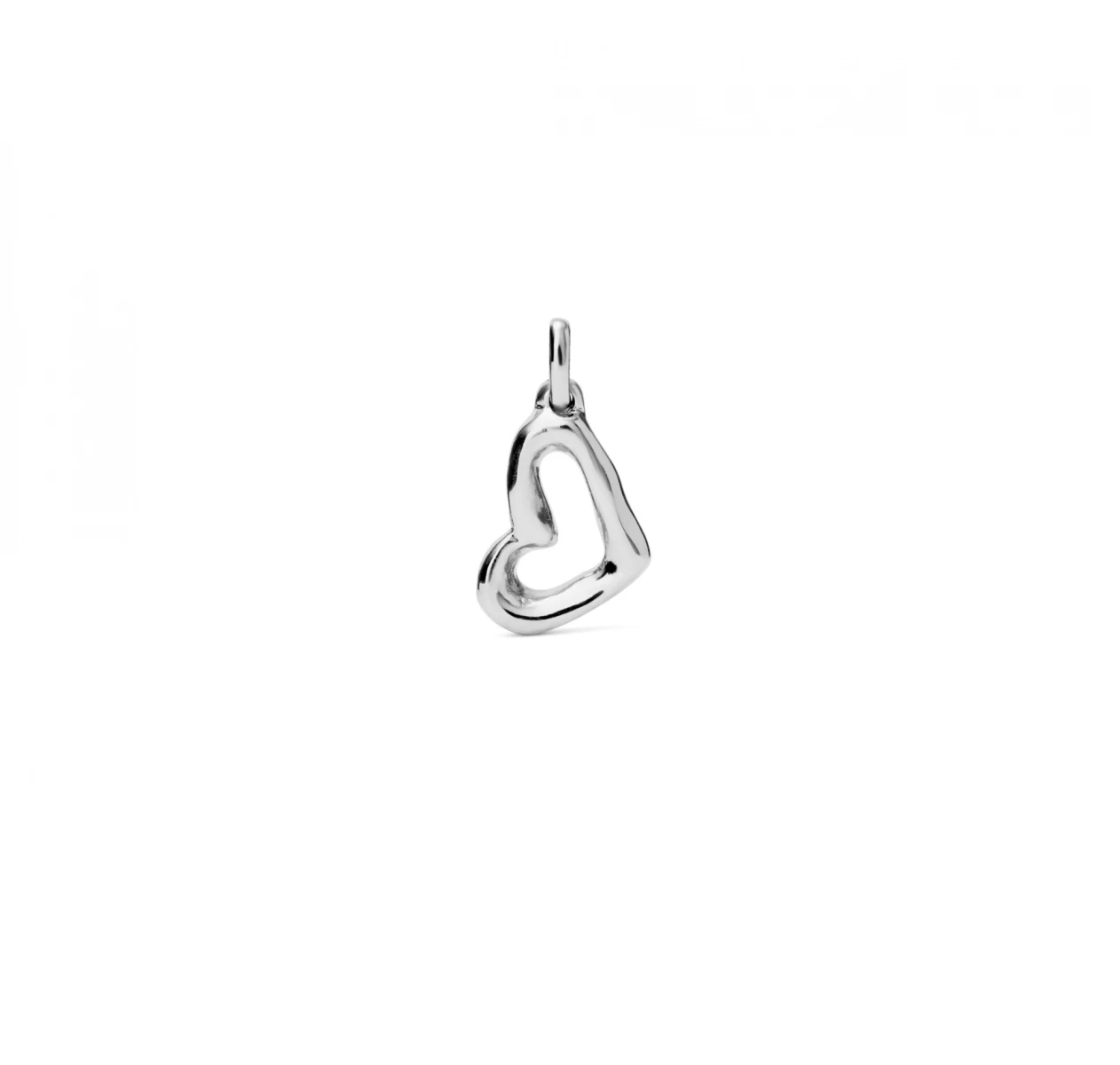 CHARM BAÑADO EN PLATA DE LEY CON FORMA CORAZON GRANDE. - Charm 