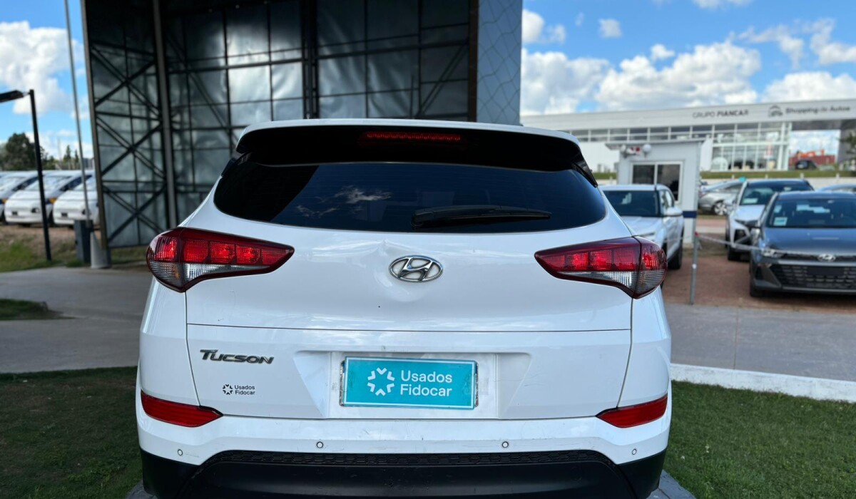 Hyundai	Hyundai Tucson 2,0 AT GL Sport - 2016 Hyundai	Hyundai Tucson 2,0 AT GL Sport - 2016