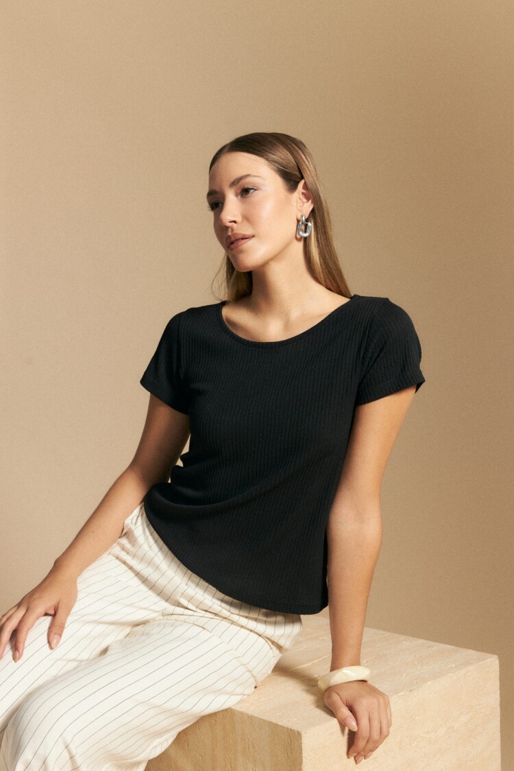 REMERA GINEBRA Negro