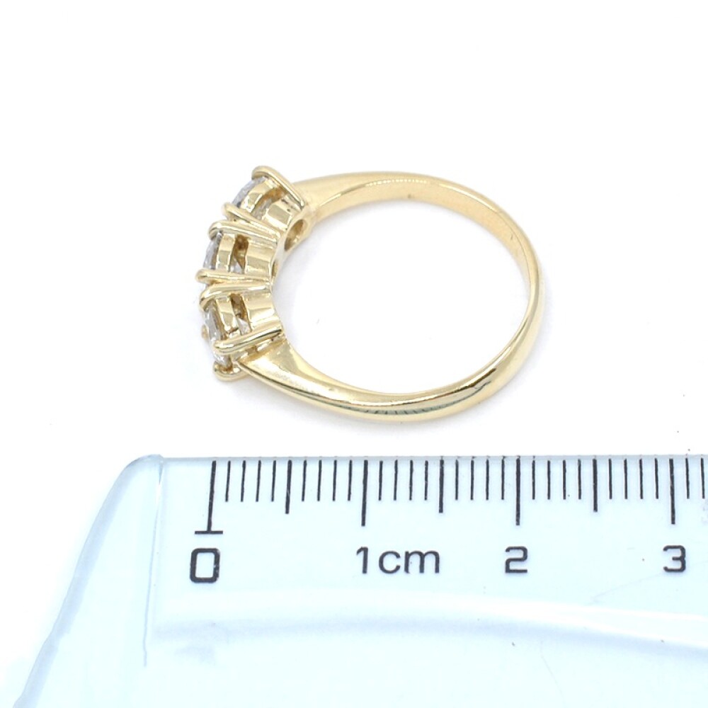 Anillo en oro 18k amarillo y 3 brillantes Anillo en oro 18k amarillo y 3 brillantes
