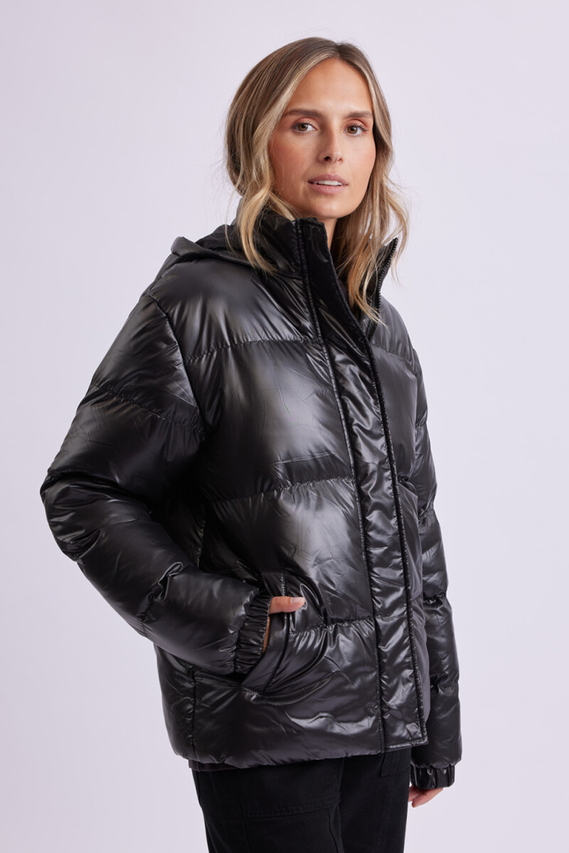 Campera de abrigo con capucha Negra