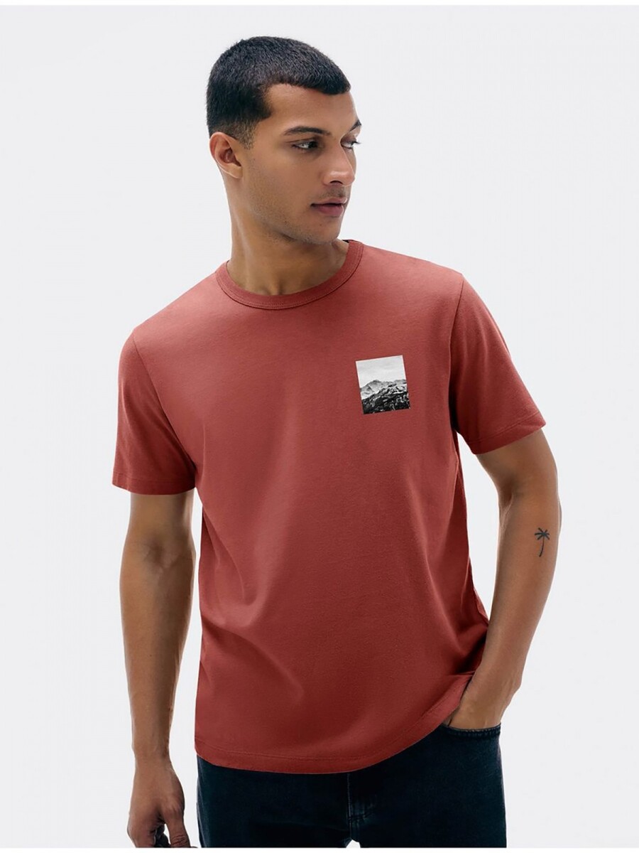 CAMISETA MANGA CORTA CON ESTAMPA - ROJO 
