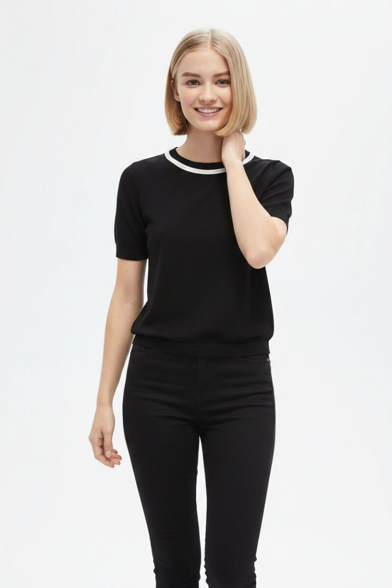 Remera Tilvar - Negro 