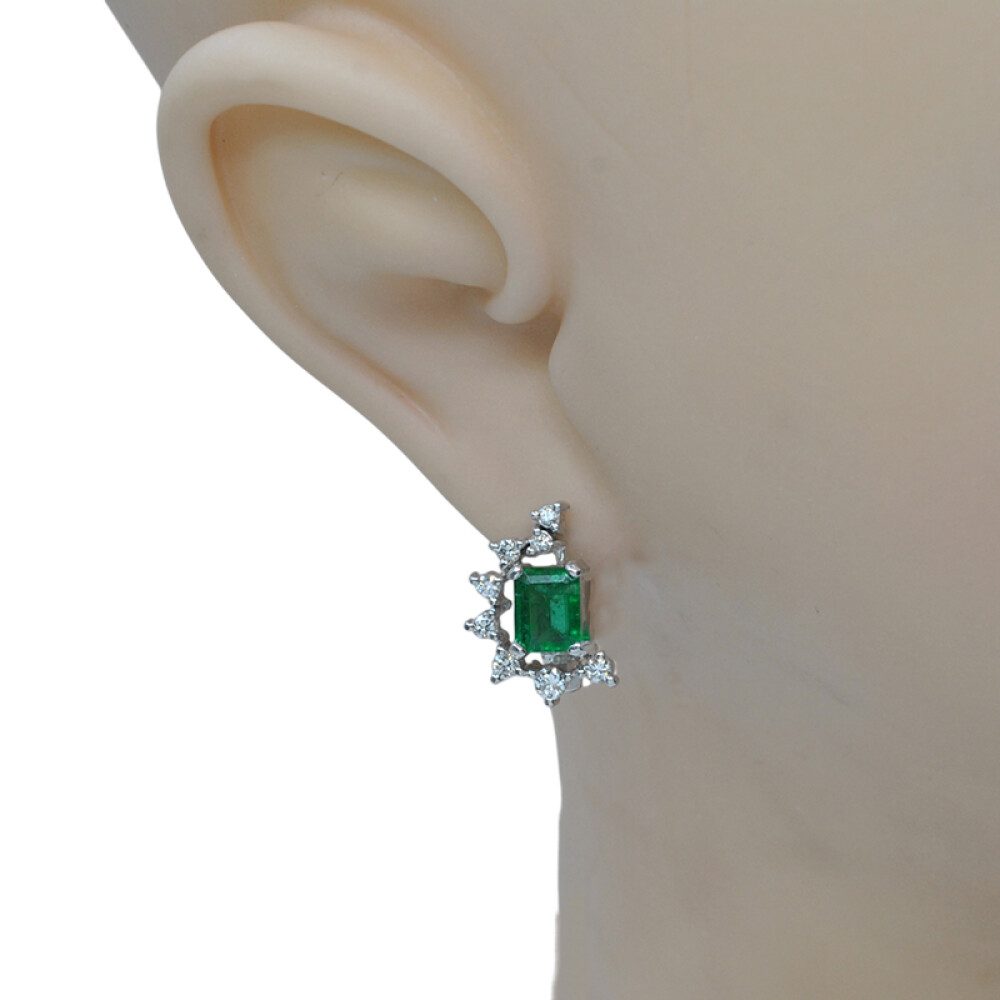 Caravanas clips en oro 18k blanco, con esmeraldas y brillantes Caravanas clips en oro 18k blanco, con esmeraldas y brillantes