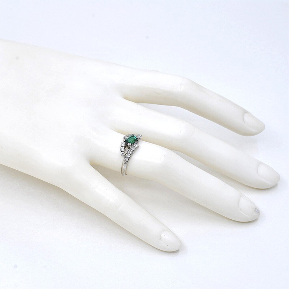 Anillo En Oro 18K, Brillantes Y Esmeralda Central Anillo En Oro 18K, Brillantes Y Esmeralda Central