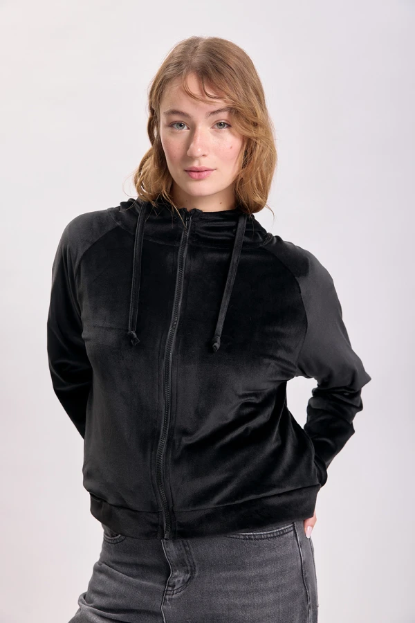 Campera de plush manga ranglan Negro