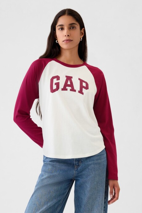 Remera Logo Gap Manga Larga Mujer Beet Red 19-2030 Tcx