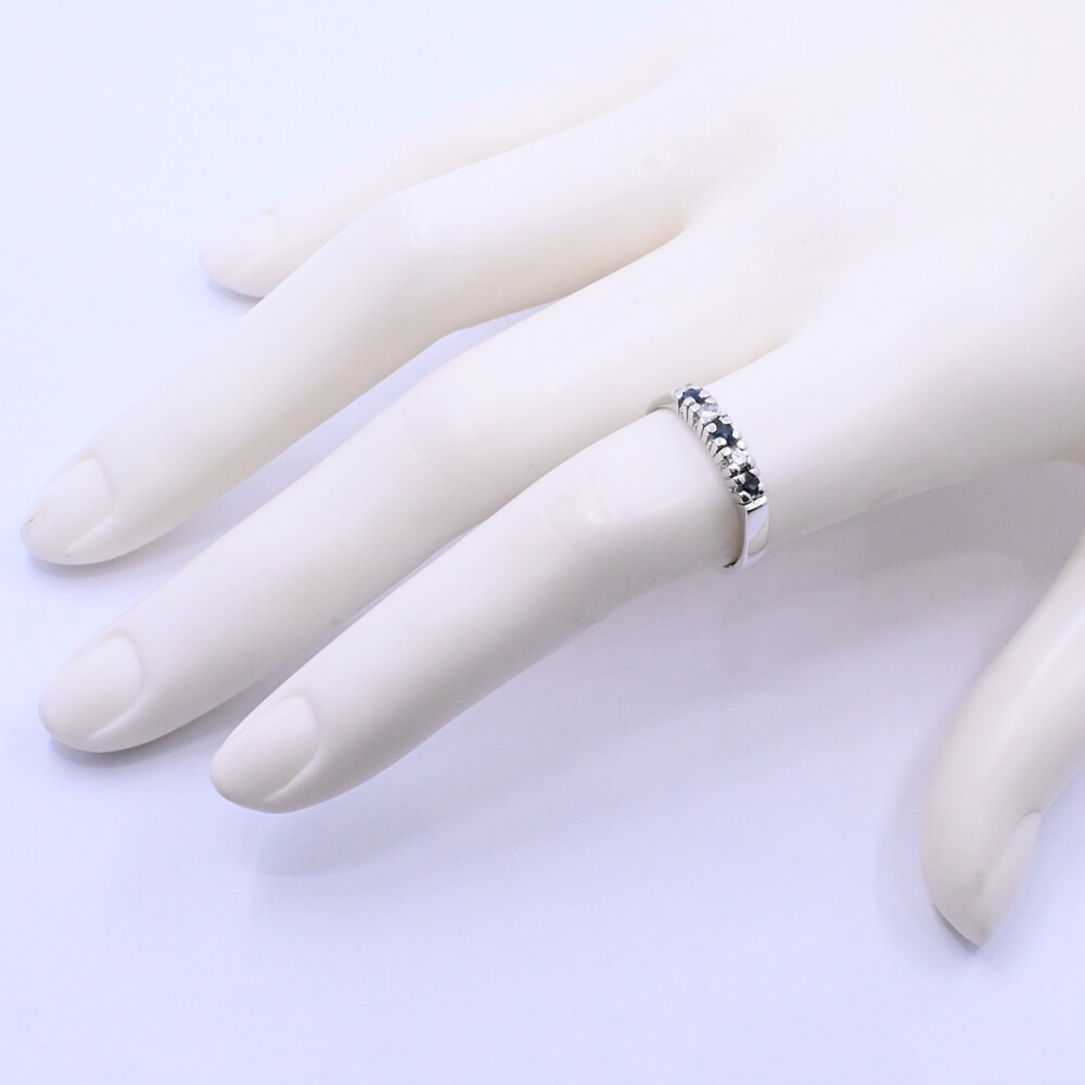 Anillo medio sin fin oro 18k blanco brillantes y zafiros engarce 4 puntas. Anillo medio sin fin oro 18k blanco brillantes y zafiros engarce 4 puntas.