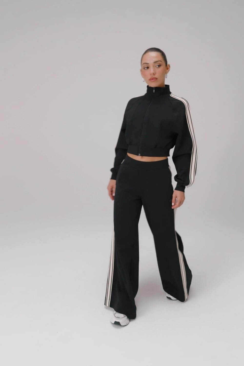 Pantalón Elevated Track Pant Mujer Almond Milk/Black