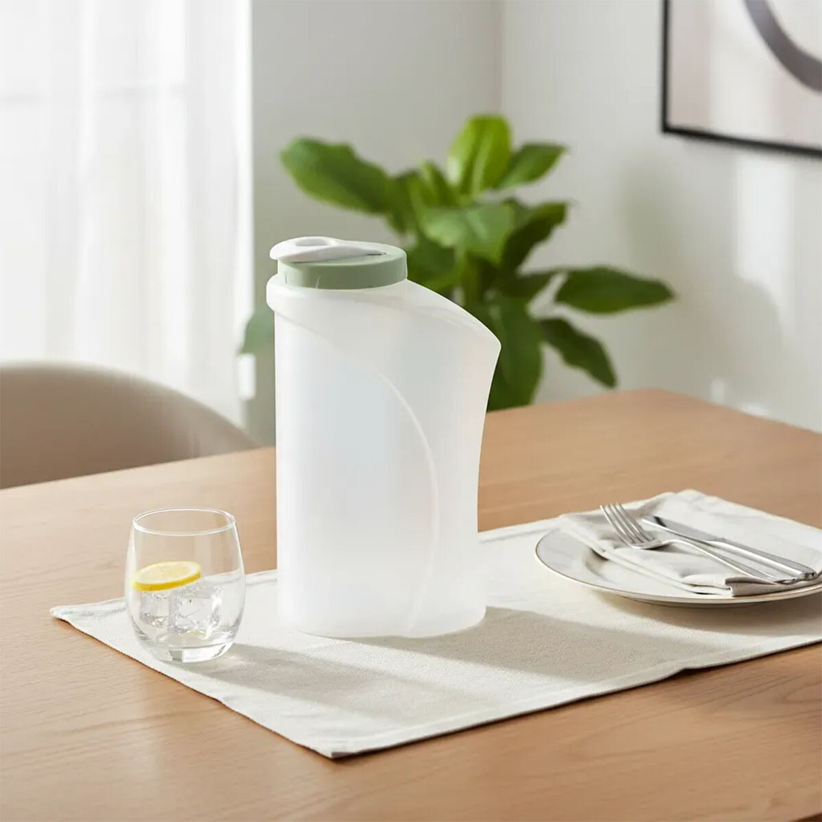 Jarra 1,3L con Pico Servidor y Tapa Varios Colores - MENTA 