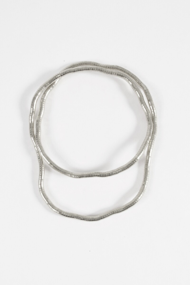 Collar moldeable metal plateado