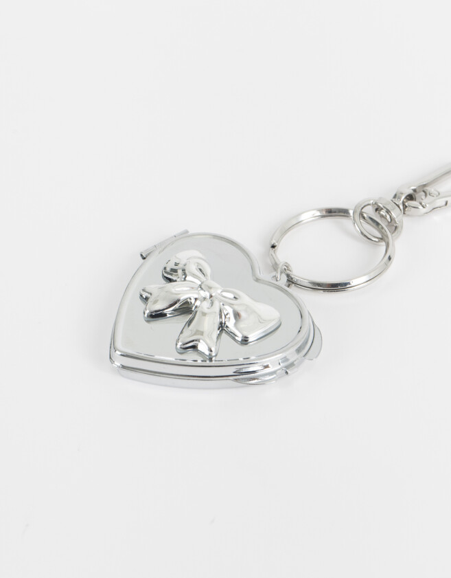 Llavero Metal Llavero Y Charm Con Relicario Corazón - Plateado