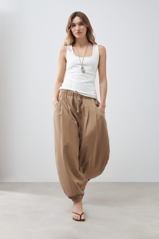 Pantalón barrel de lino tostado