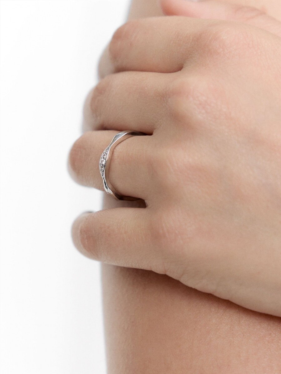 Anillo De Onda Con Circonitas – Plata De Ley 925 plateado