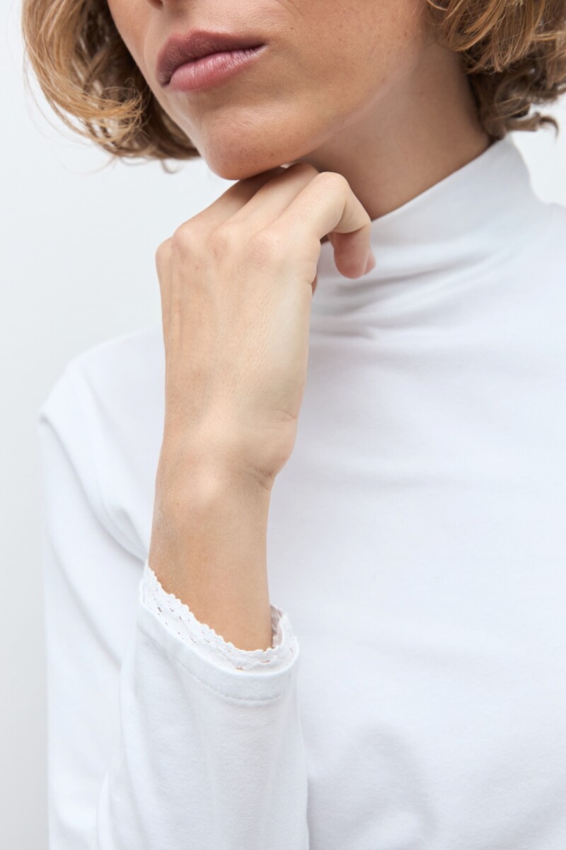 Remera puntilla en puños blanco