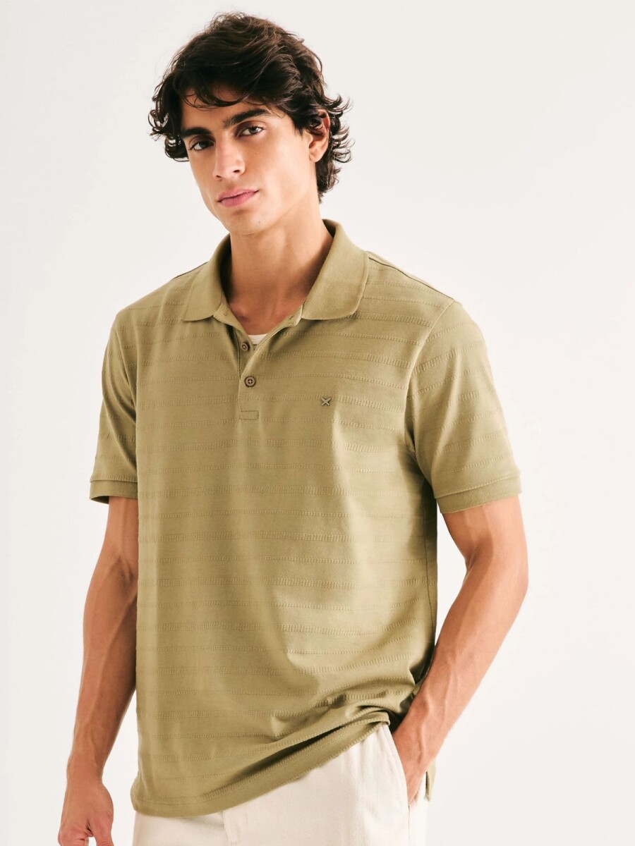 CAMISETA TIPO POLO CON RAYAS TEXTURIZADAS - VERDE 