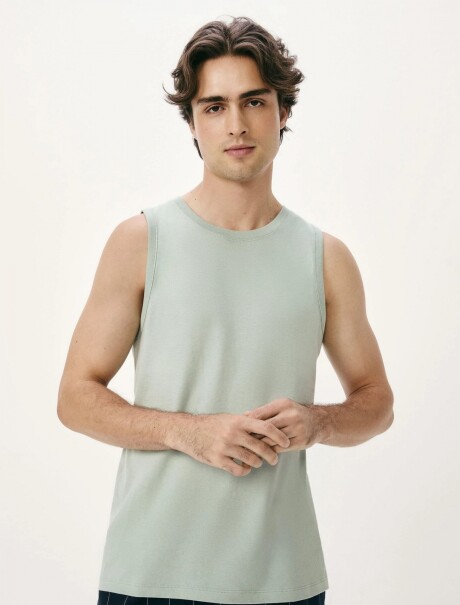 MUSCULOSA BÁSICA WORLD VERDE