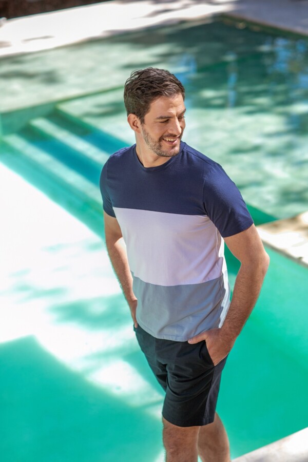 Remera Combinada. Celeste, Azul y Blanco.
