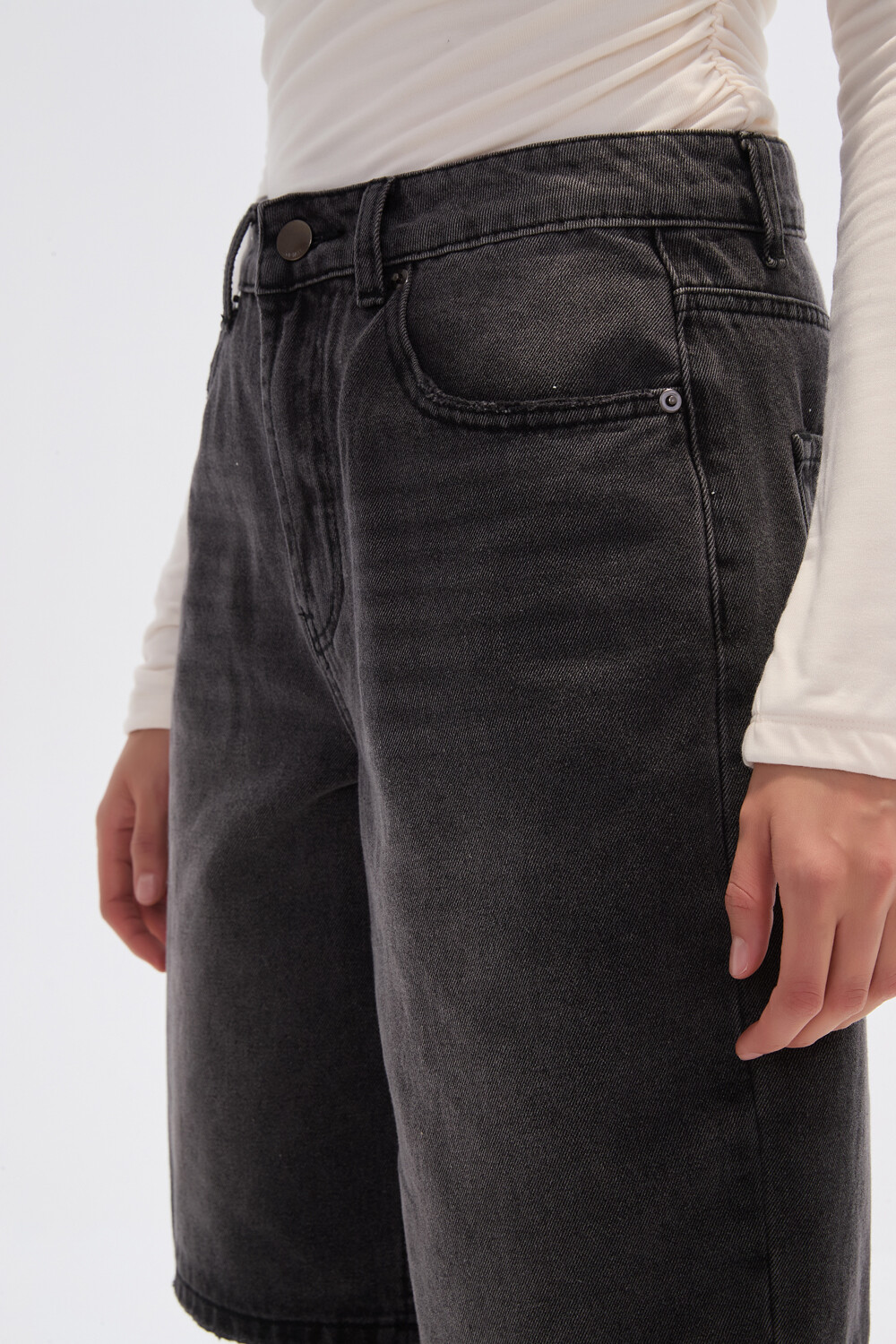 Bermuda Mileno Gris Medio