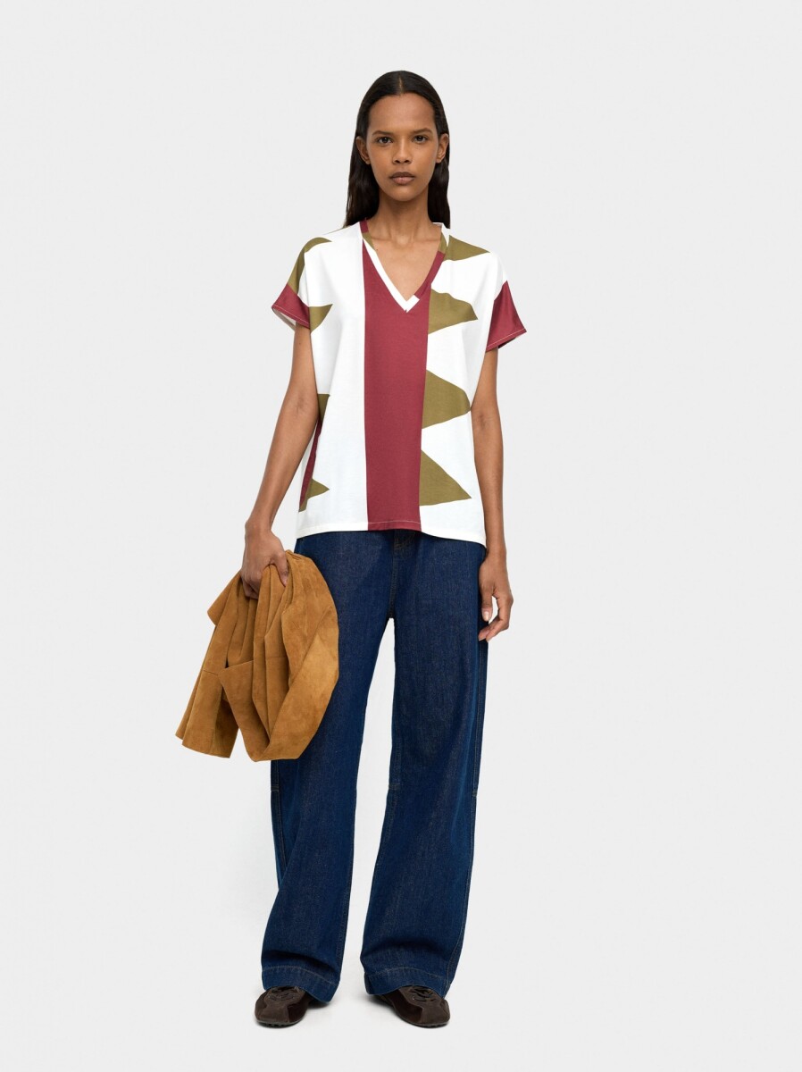 Camiseta Estampada Con Escote En Pico - burdeos 