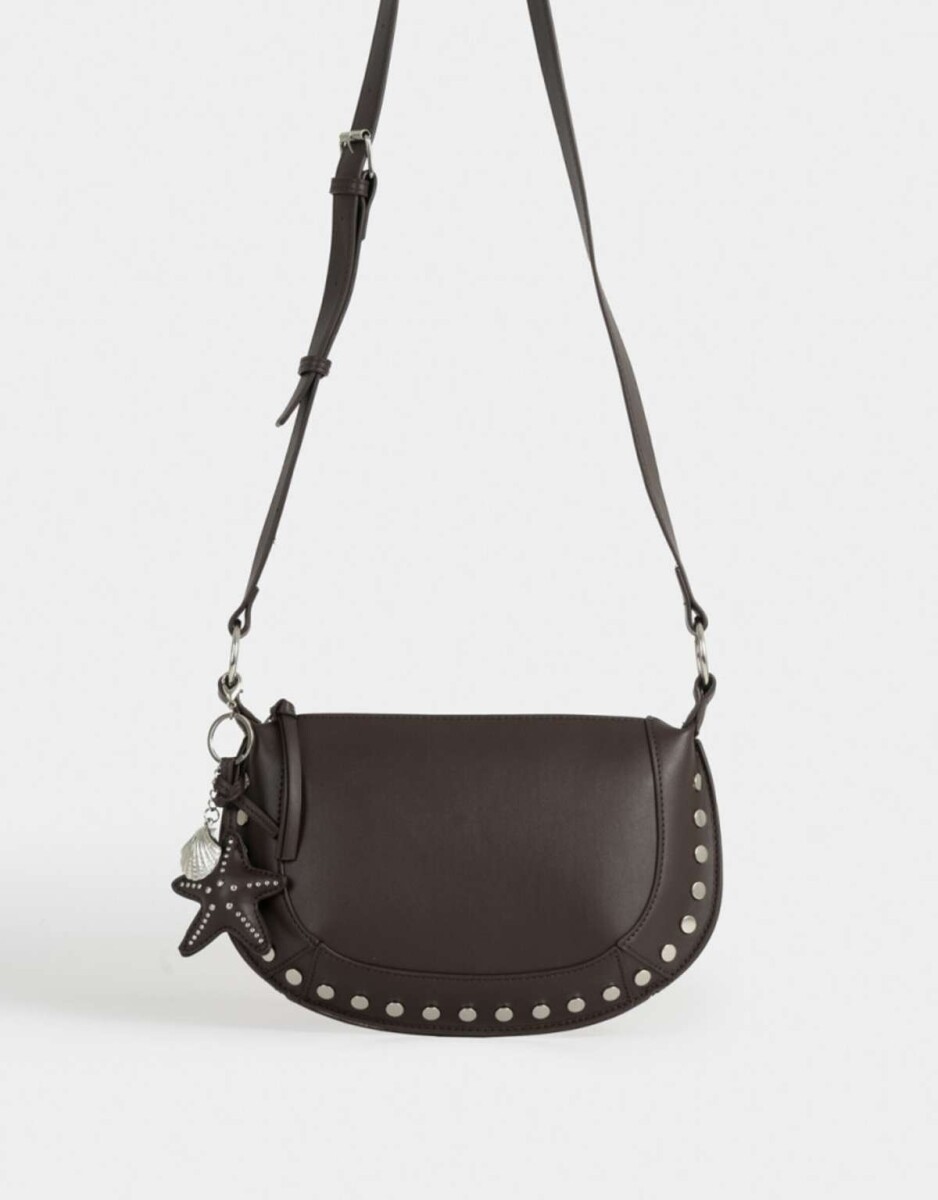 Bandolera Tachas Con Charm - Marron Oscuro 