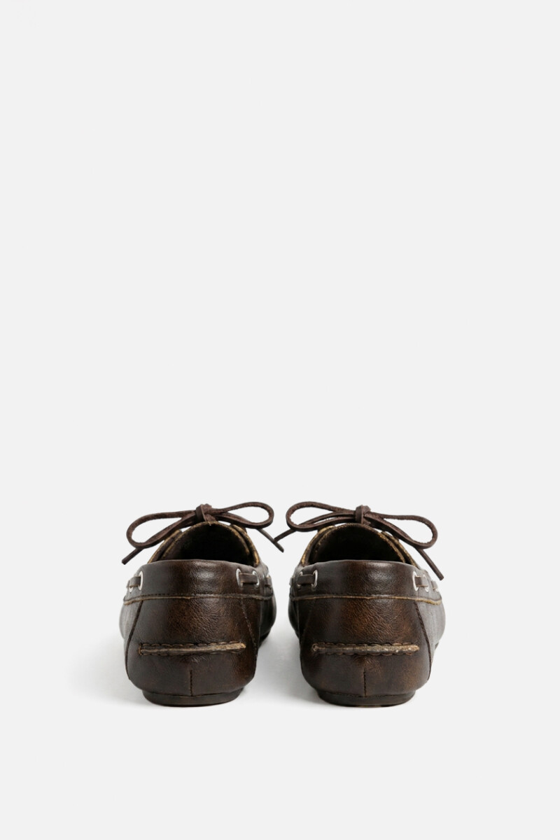 Mocasin acordonado chocolate