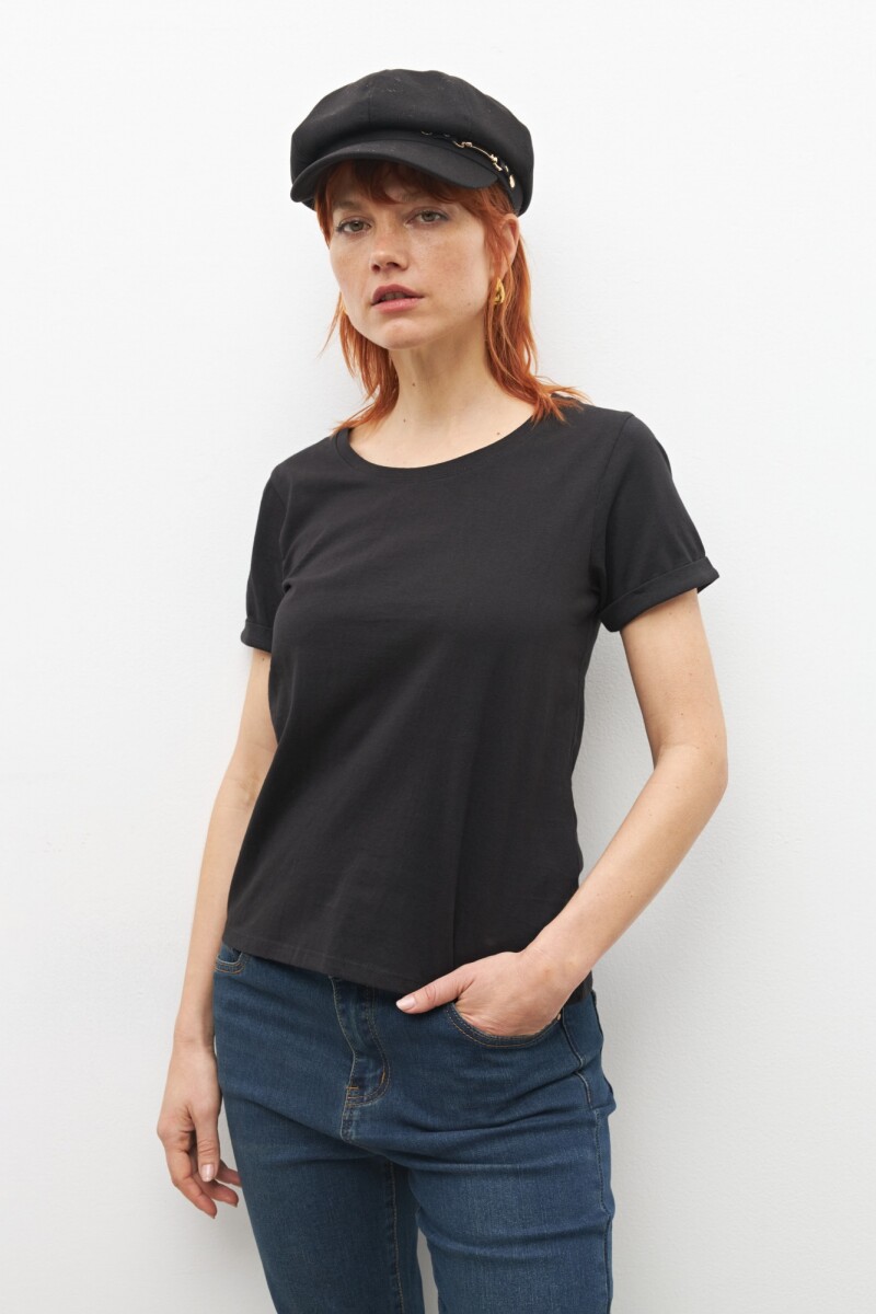 Remera escote a la base - negro 