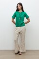 Remera con pespuntes verde