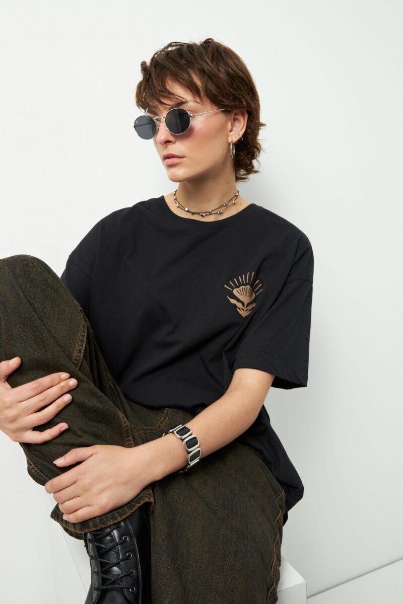 REMERA POLES Negro