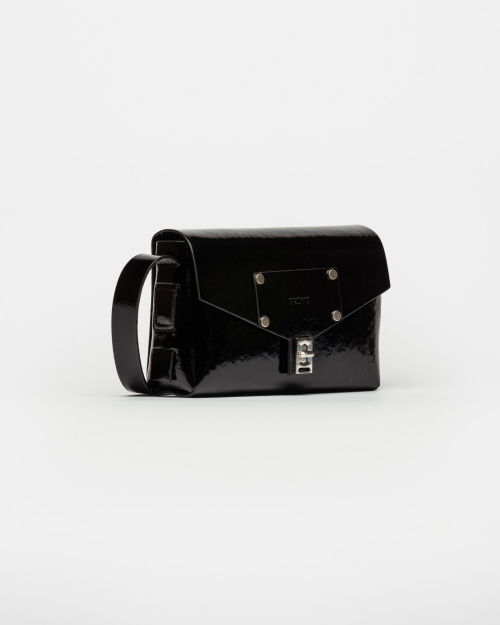 Bandolera Palma En Cuero Charol Arrugado Negro