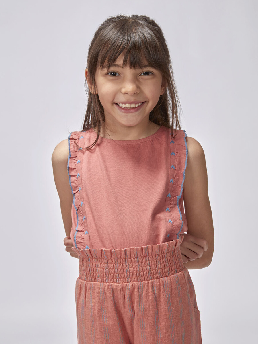 Camiseta Con Volante Y Bordado Coral Claro