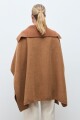 Capa cuello tejido y botones chocolate