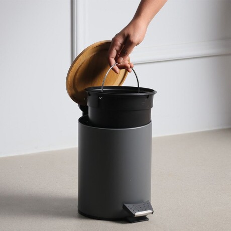 Papelera C/Pedal 3 Lts Ø 18CM X Alto 20CM Papelera C/Pedal 3 Lts Ø 18CM X Alto 20CM