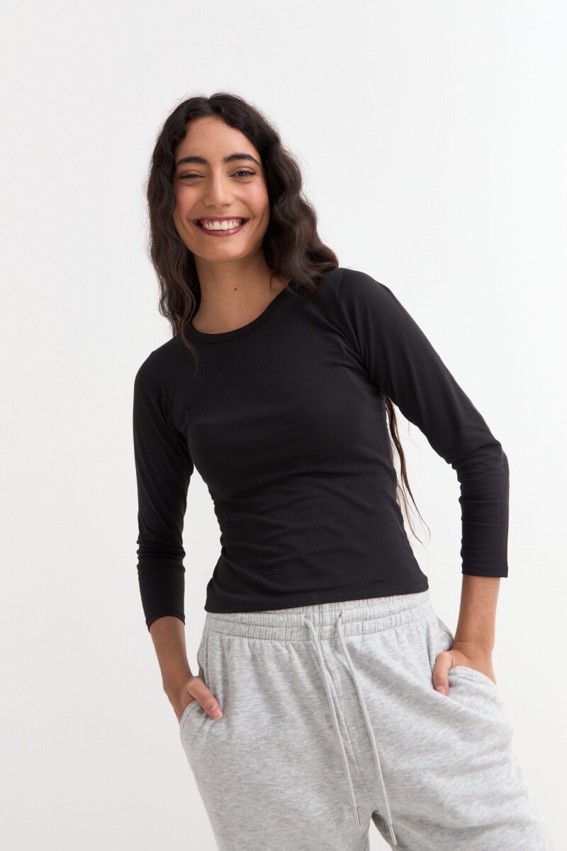 Remera m/l cuello a la base NEGRO