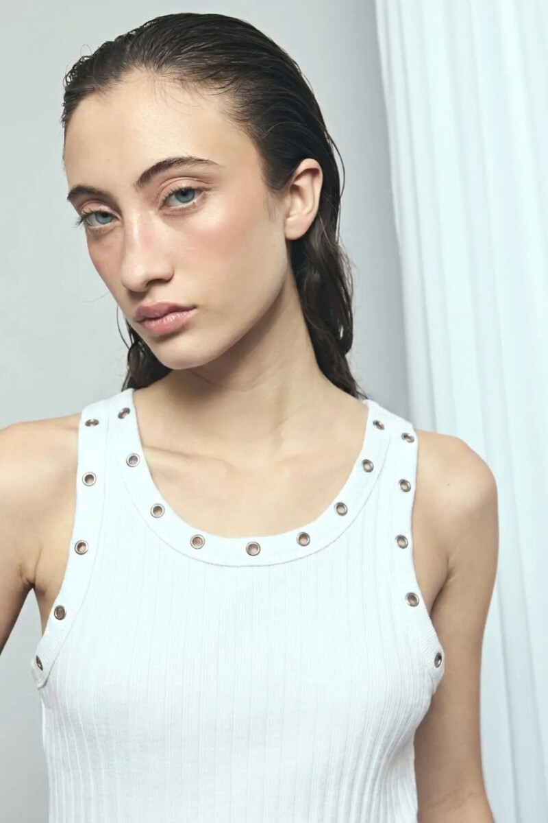Musculosa con ojalillos PREVENTA blanco