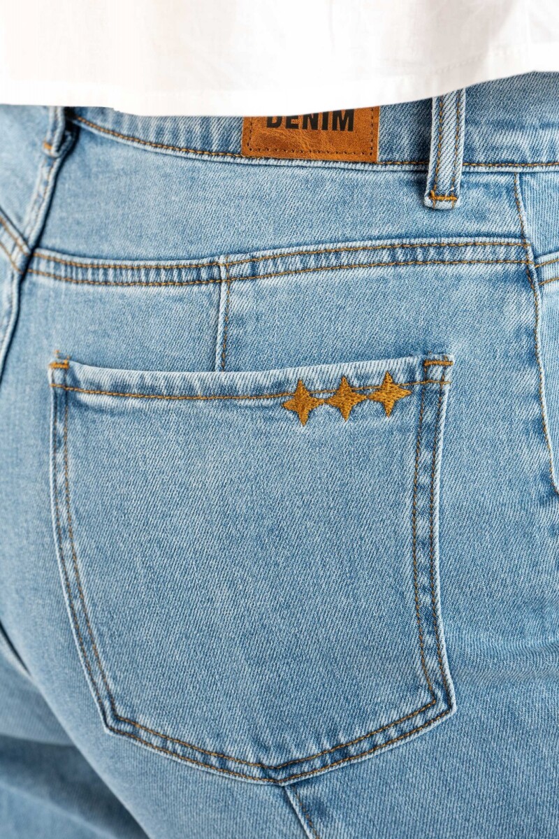 Jean Recto Con Cortes Denim