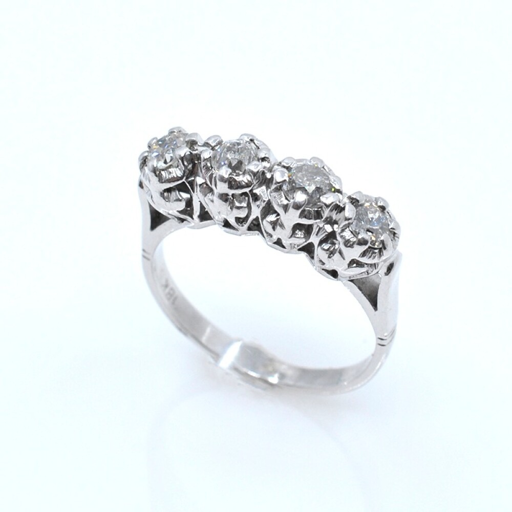 Anillo en oro blanco 18K con brillantes Anillo en oro blanco 18K con brillantes