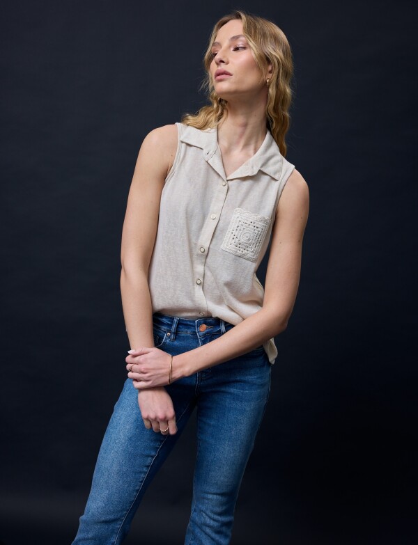 Blusa Detalle Crochet BEIGE CLARO