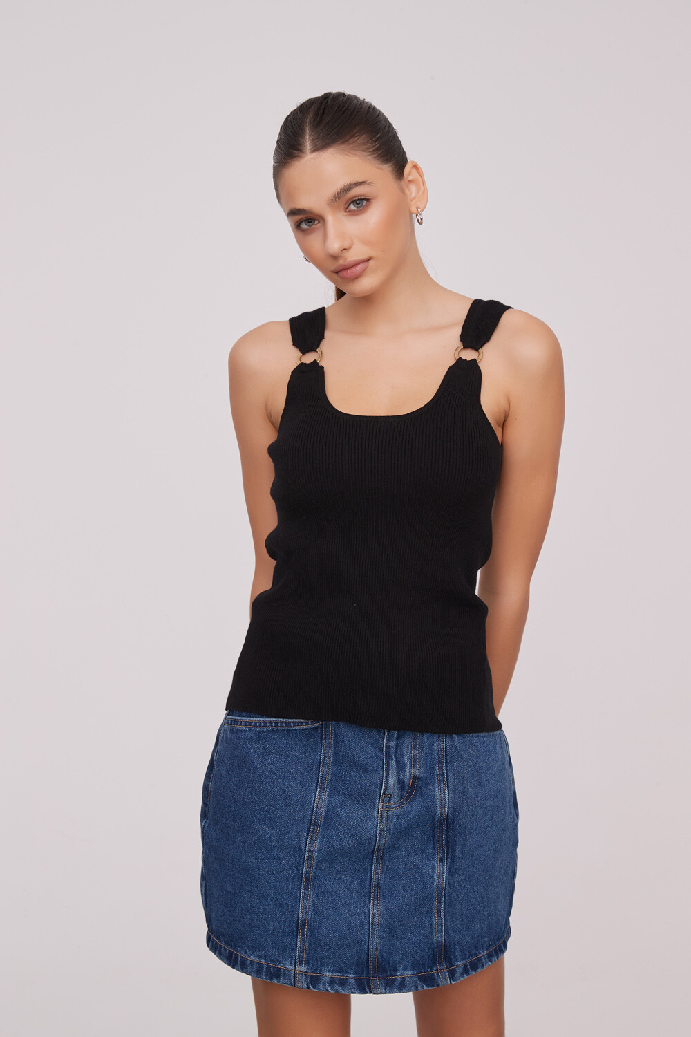 Musculosa Menara Negro