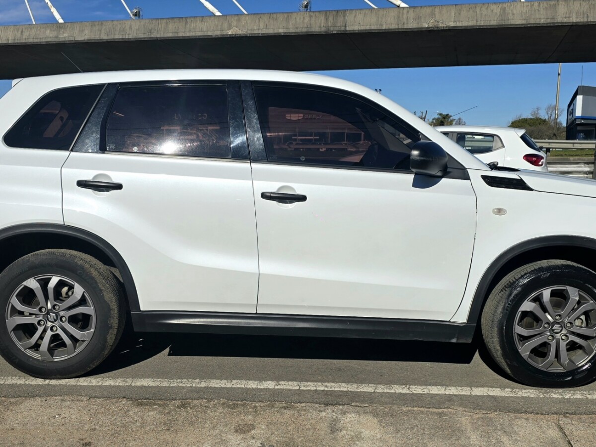 Suzuki Vitara GL 2020 EXCELENTE ESTADO! | Permuta / Financia Suzuki Vitara GL 2020 EXCELENTE ESTADO! | Permuta / Financia