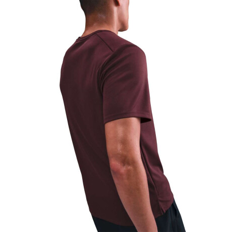 Remera Nike Dri Fit Uv Rn Enrgy Miler Manga Corta de Hombre Rojo