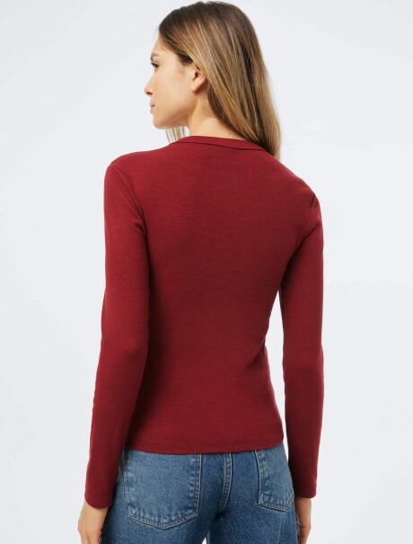 CAMISETA BÁSICA EN TELA ACANALADA BORDEAUX