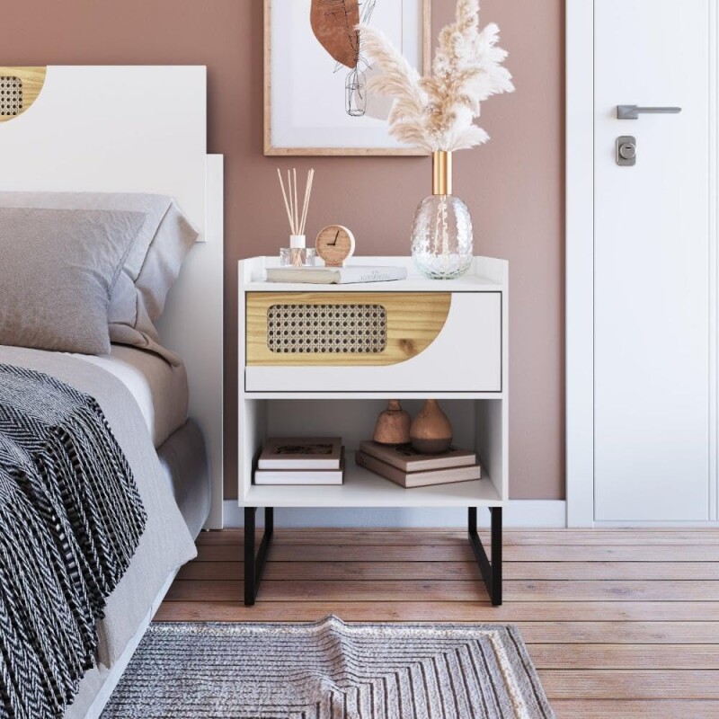 Mesa de Luz un cajon blanca detalle Madera clara y rattan Mesa de Luz un cajon blanca detalle Madera clara y rattan