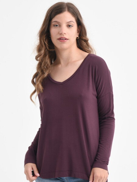 Remera manga larga escote en V Ciruela