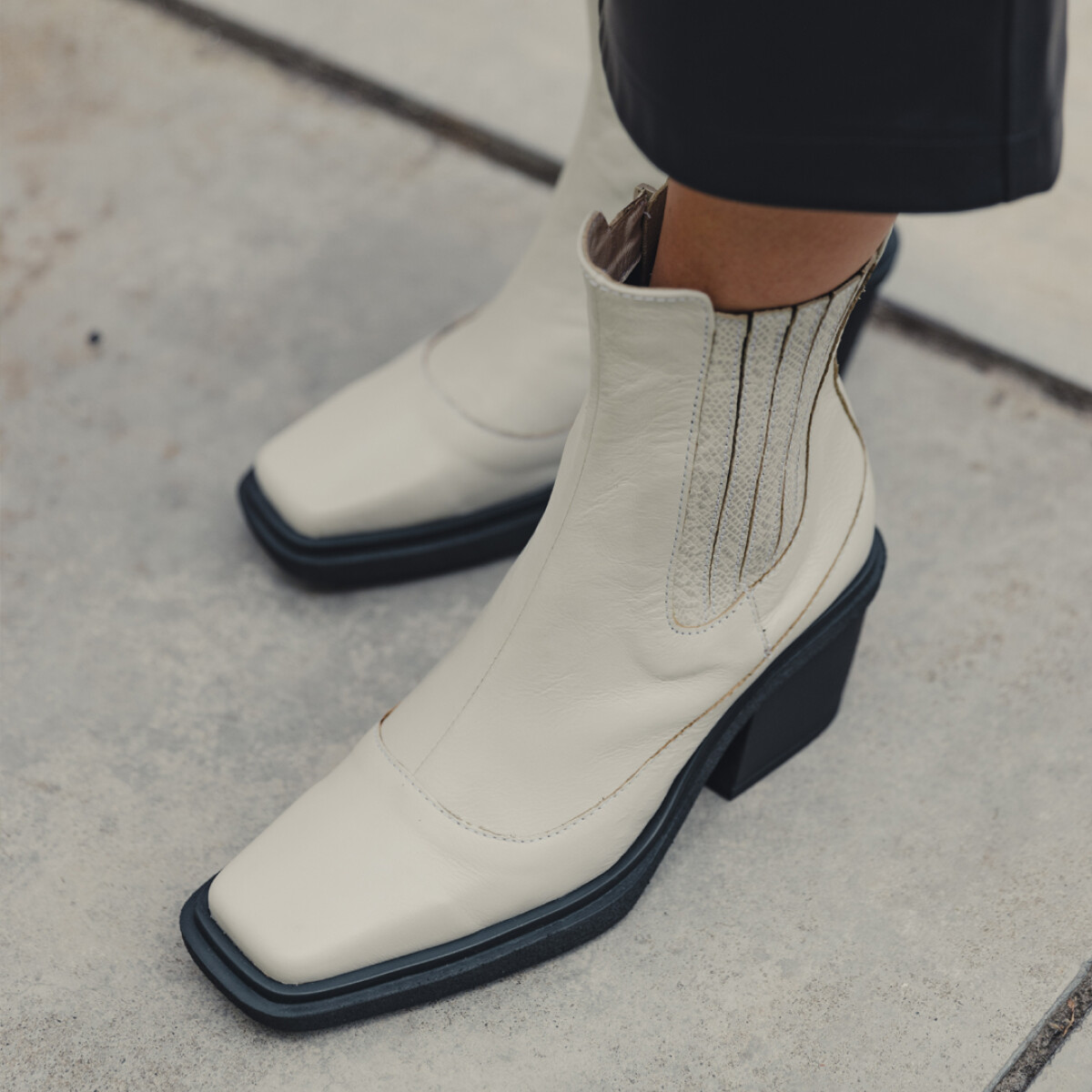 BOTA VENET - CUERO NOTTI - BEIGE 