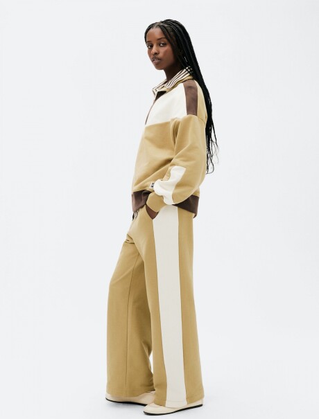 PANTALÓN ANCHO CON BOLSILLO BEIGE