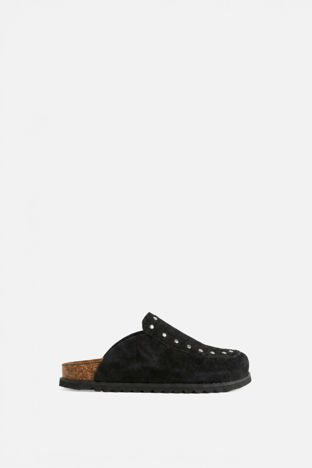 Zueco tachas simil gamuza negro