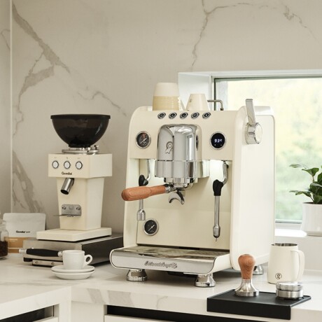 Máquina de Café Expresso Semiautomática 2 Grupos 2.5 Litros Máquina de Café Expresso Semiautomática 2 Grupos 2.5 Litros