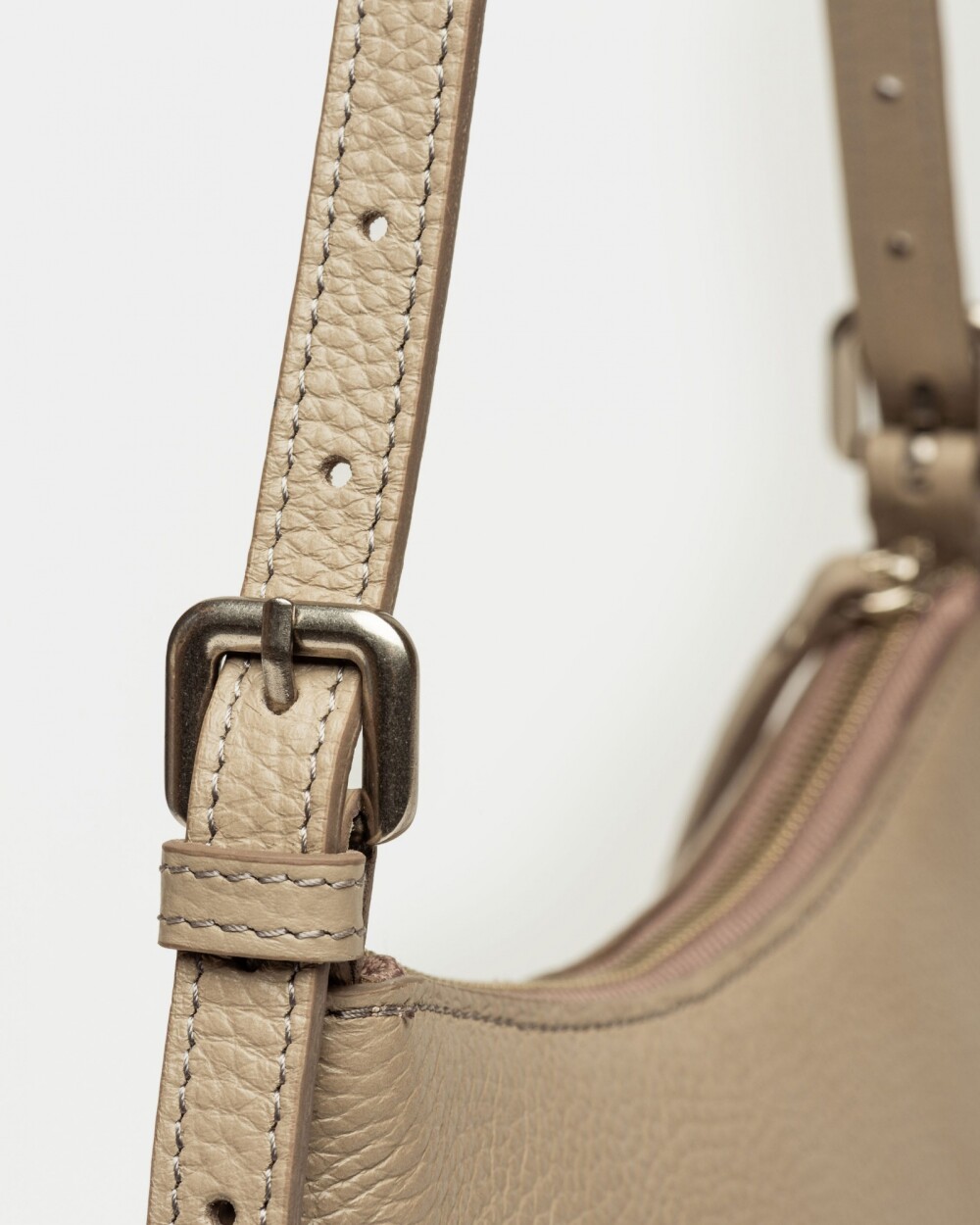 Cartera al hombro Mia en cuero graneado Taupe